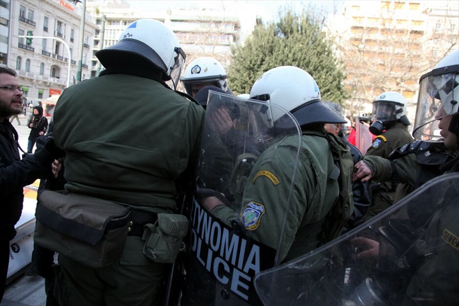 Ενταση σε συγκέντρωση μαθητών στο Σύνταγμα #11. /