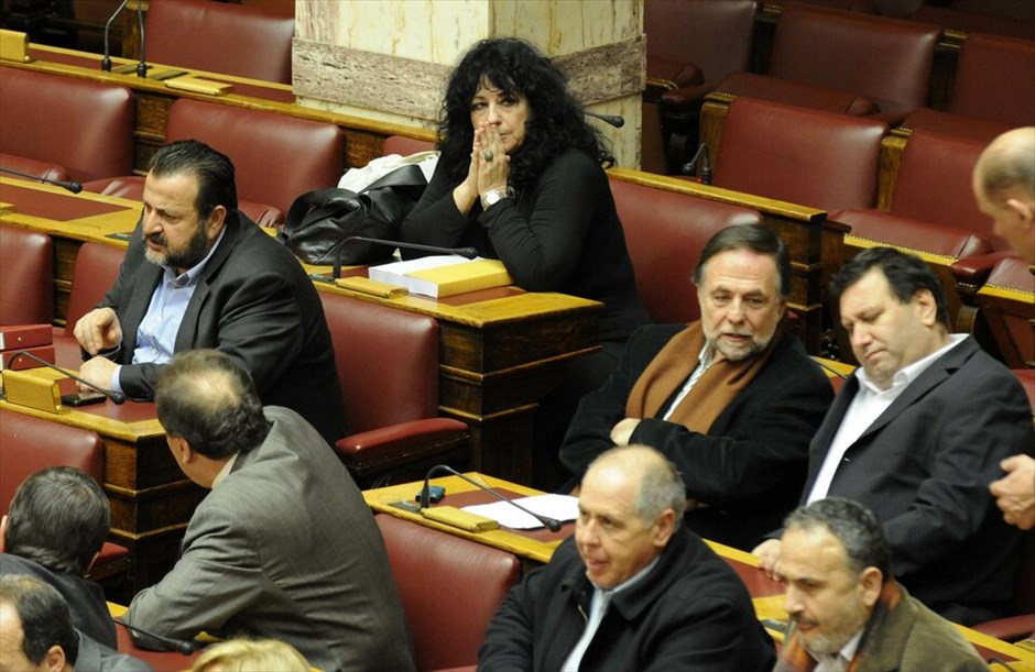 Οι διαγραφέντες από ΠΑΣΟΚ, Ν.Δ. και ΛΑ.ΟΣ #3. Εκτός της Κοινοβουλευτικής Ομάδας του ΠΑΣΟΚ τέθηκε μετά την χθεσινή ψηφοφορία για τη νέα δανειακή σύμβαση η κ. Αννα Βαγενά, η οποία είχε ορκιστεί νωρίτερα την ίδια ημέρα, καταλαμβάνοντας την βουλευτική έδρας της Πέμυς Ζούνη. Ερωτηθείσα σχετικά, η κ. Βαγενά εξήγησε τι, παρόλο που θα καταψηφίσει, δέχτηκε την έδρα διότι, όπως τόνισε, την εξέλεξε «ο κόσμος» και όχι «κανένας μηχανισμός».