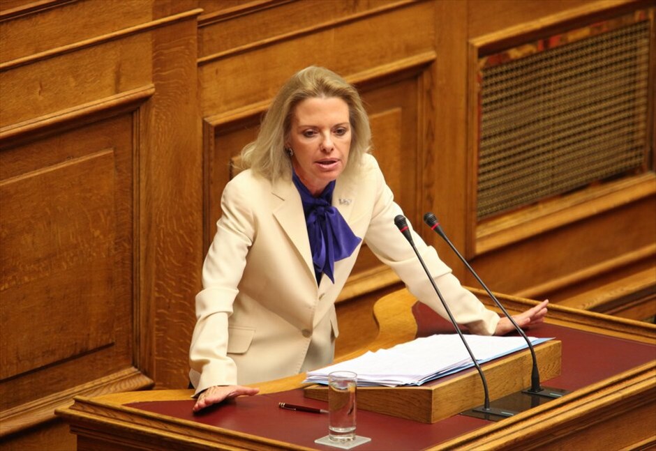 Οι διαγραφέντες από ΠΑΣΟΚ, Ν.Δ. και ΛΑ.ΟΣ #24. Εκτός της Κοινοβουλευτικής Ομάδας της Νέας Δημοκρατίας τέθηκε μετά την χθεσινή ψηφοφορία για τη νέα δανειακή σύμβαση η κ. Ελίζα Βόζεμπεργκ, βουλευτής Α’ Αθηνών.