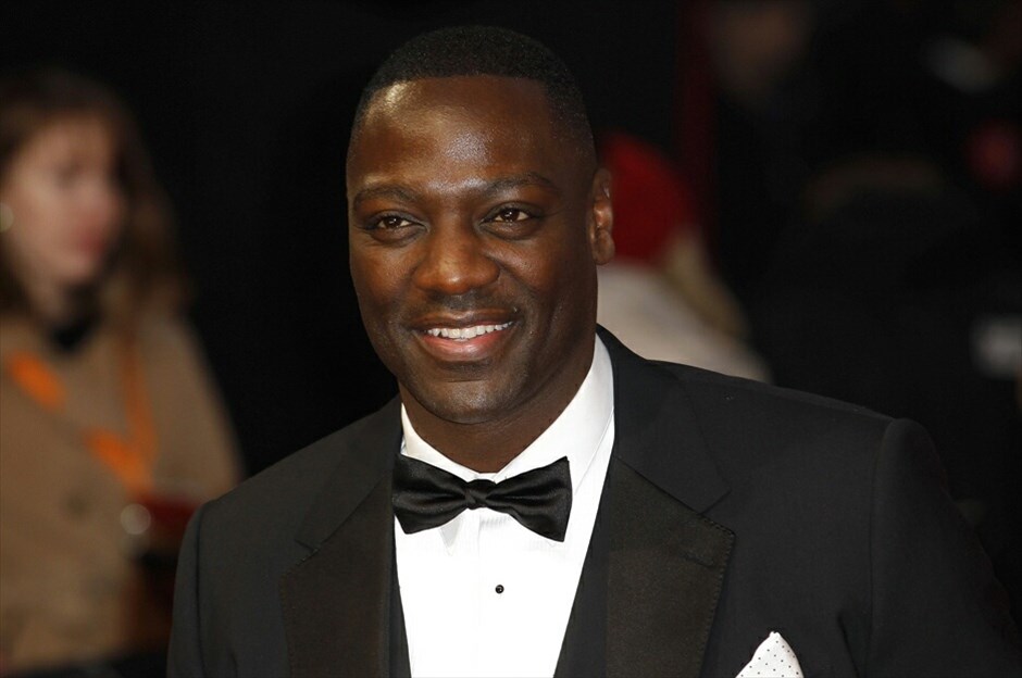 BAFTA: Το κόκκινο χαλί #1. Ο ηθοποιός Adewale Akinnuoye-Agbaje.