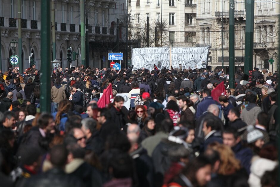 Συλλαλητήριο ΓΣΕΕ-ΑΔΕΔΥ στο Σύνταγμα #6. Σε εξέλιξη βρίσκεται απεργιακή συγκέντρωση της ΓΣΕΕ και της ΑΔΕΔΥ στο Σύνταγμα, ενώ έχει προγραμματισθεί νέο συλλαλητήριο την Κυριακή στις 17.00.