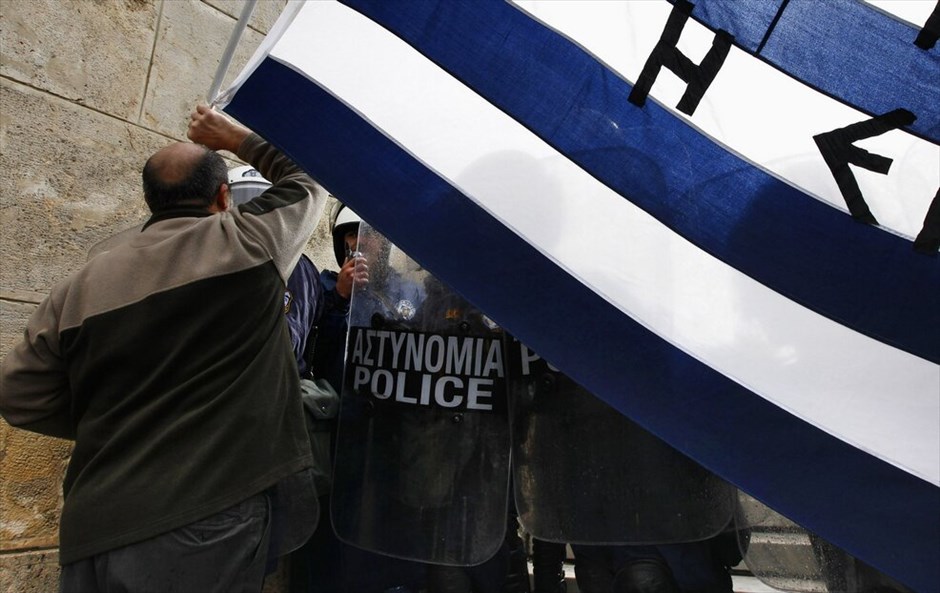Μικροεπεισόδια στο Σύνταγμα #2. 