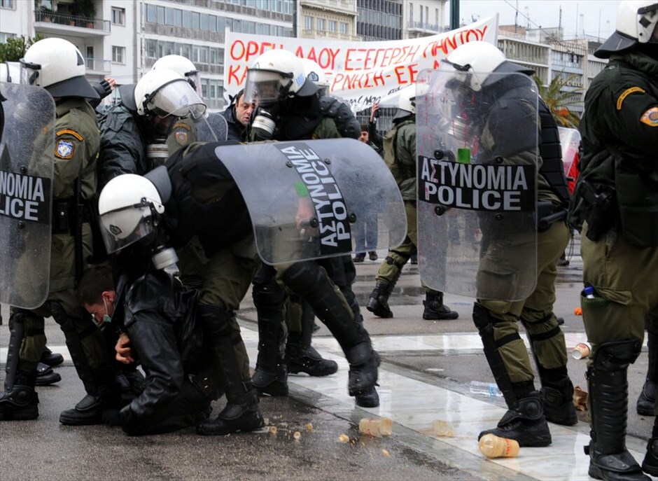 Μικροεπεισόδια στο Σύνταγμα #6. 