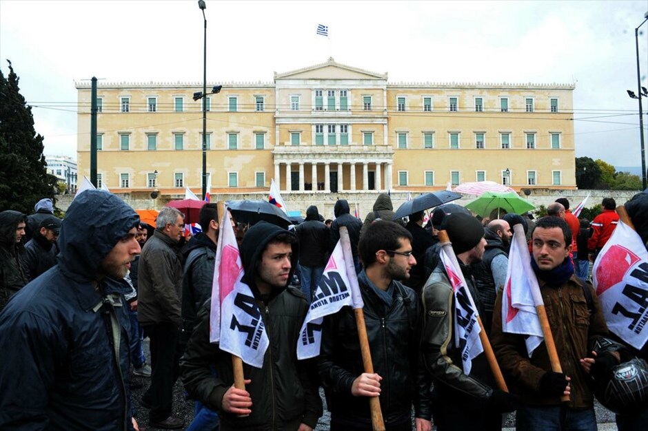 Πορείες στο κέντρο της Αθήνας (ανανέωση) #13. Πορεία του ΠΑΜΕ προς τη Βουλή.