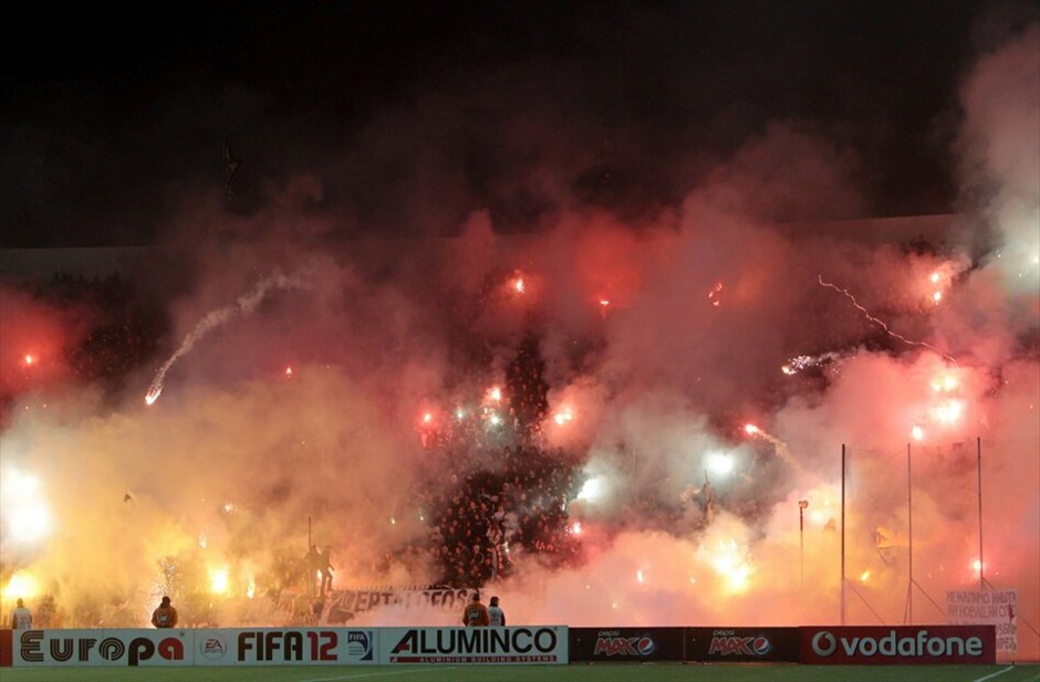 Σούπερ Λίγκα: Η εικοστή αγωνιστική #4. Επιβαρυντικό για τον ΠΑΟΚ είναι το φύλλο αγώνα που συνέταξε ο διαιτητής του χθεσινού αγώνα με τον Ολυμπιακό. Τραυματισμός φίλης του «Δικεφάλου» από φωτοβολίδα. Εισβολή οπαδών στα αποδυτήρια. Σύλληψη 25χρονου έξω από το γήπεδο. MOTION TEAM