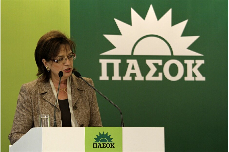 Εθνικό Συμβούλιο του ΠΑΣΟΚ  #18. Σκληρή κριτική στον πρόεδρο του ΠΑΣΟΚ, για την πρωθυπουργική του θητεία άσκησε από το βήμα του Εθνικού Συμβουλίου η Βάσω Παπανδρέου, επιρρίπτοντάς του όλες τις ευθύνες για την κατάσταση στη χώρα και στο ΠΑΣΟΚ, ενώ τάχθηκε υπέρ της εκλογής ηγεσίας του Κινήματος τώρα.