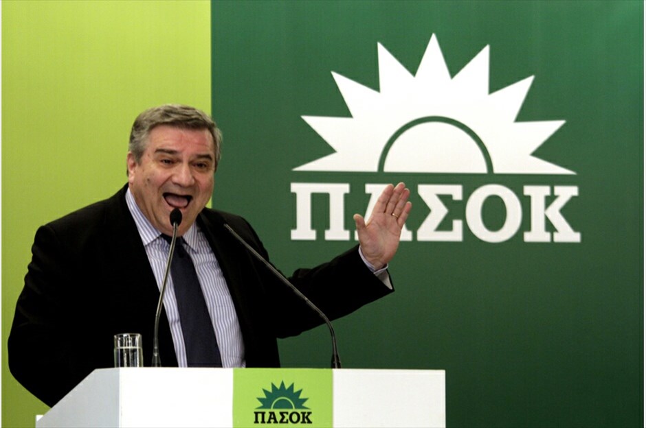 Εθνικό Συμβούλιο του ΠΑΣΟΚ  #20. Ο Χάρης Καστανίδης στην ομιλία του στο Εθνικό Συμβούλιο του ΠΑΣΟΚ δήλωσε αντίθετος «σε ταπεινωτικές διαδικασίες που θα ευτελίζουν τη διαδικασία εκλογής προέδρου από την βάση, αλλά ζήτησε εύσχημο τρόπο προεκλογικής εκστρατείας χωρίς να χρησιμοποιούν οι υπουργοί το κράτος ούτε οι άλλοι να ευτελίζουν με μικροπρέπειες την διαδικασία.