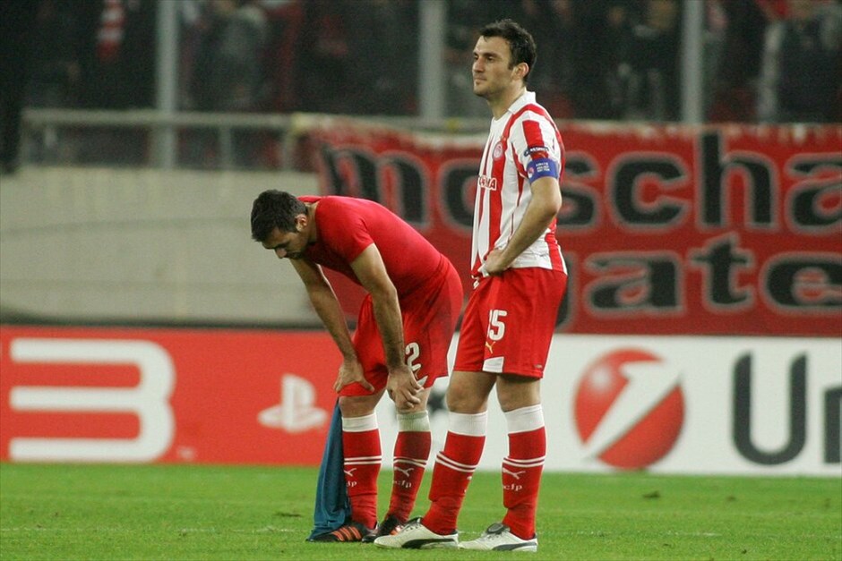 Champions League: Στιγμές από τον αγώνα Ολυμπιακού - Αρσεναλ #3. Ασχημο παιχνίδι έπαιξε η τύχη στον Ολυμπιακό, καθώς αν και νίκησε με 3-1 την Αρσεναλ στο «Καραϊσκάκη», έχασε την πρόκριση για τους «16» του Champions League λόγω της νίκης της Μαρσέιγ με 3-2 επί της Ντόρτμουντ στη Γερμανία.