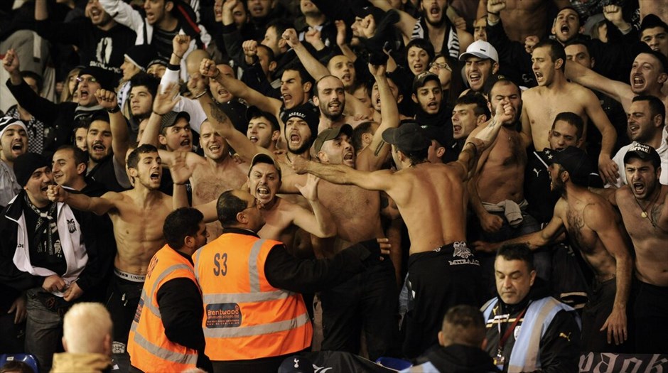 Europa League: Στιγμές από τον αγώνα Τότεναμ - ΠΑΟΚ #12. «Εγραψε ιστορία» χθες το βράδυ στο Λονδίνο ο ΠΑΟΚ. Ο «Δικέφαλος του Βορρά» με επική εμφάνιση επικράτησε 2-1 της Τότεναμ και μία αγωνιστική πριν το φινάλε των ομίλων του Europa League, εξασφάλισε και μαθηματικά την είσοδό του στις «32» καλύτερες ομάδες της διοργάνωσης.