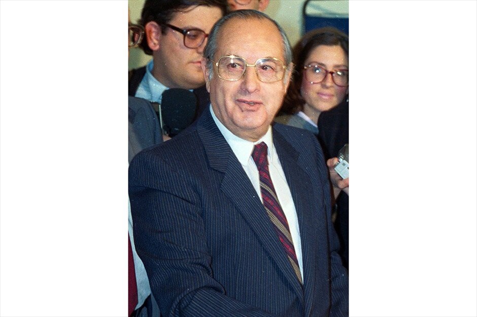 Οι πρωθυπουργοί της Ελλάδας από το 1974 μέχρι σήμερα #9. 12 Οκτωβρίου 1989 έως 23 Νοεμβρίου 1989: Ο πρόεδρος του Αρείου Πάγου Ιωάννης Γρίβας διετέλεσε πρωθυπουργός και ηγήθηκε της υπηρεσιακής κυβέρνησης για την διενέργεια των πρόωρων εκλογών της 5ης Νοεμβρίου 1989. EUROKINISSI