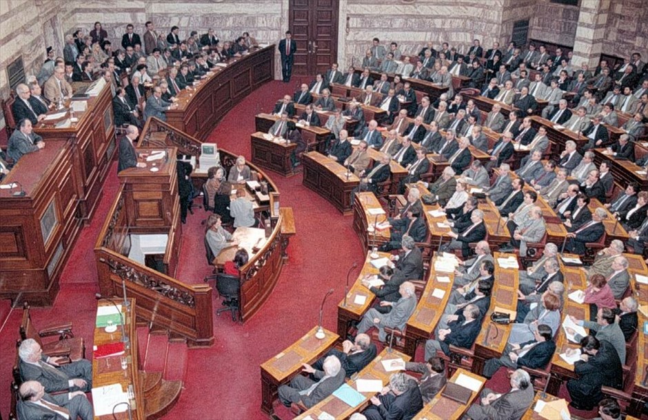 Οι πρωθυπουργοί της Ελλάδας από το 1974 μέχρι σήμερα #14. 25 Σεπτεμβρίου 1996 έως 13 Απριλίου 2000: Ο Κώστας Σημίτης κέρδισε τις βουλευτικές εκλογές της 22ης Σεπτεμβρίου του 1996 και για τα επόμενα τέσσερα χρόνια διετέλεσε πρωθυπουργός της χώρας. Της Νέας Δημοκρατίας ηγήθηκε στις εκλογές ο Μιλτιάδης Εβερτ που είχε διαδεχθεί στην προεδρία του κόμματος τον Κωνσταντίνο Μητσοτάκη. ΑΠΕ-ΜΠΕ
