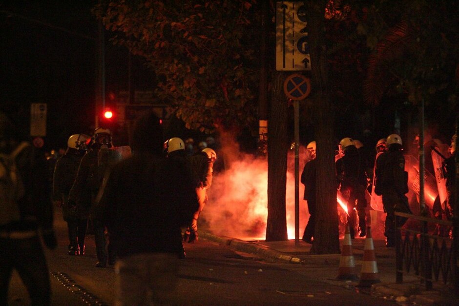 38η επέτειος του Πολυτεχνείου - πορεία - επεισόδια (ανανέωση) #4. 
