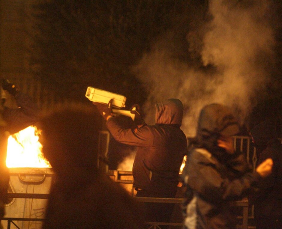 38η επέτειος του Πολυτεχνείου - πορεία - επεισόδια (ανανέωση) #16. 