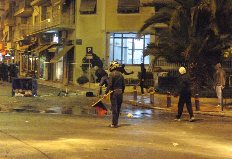 38η επέτειος του Πολυτεχνείου - πορεία - επεισόδια (ανανέωση) #20. 