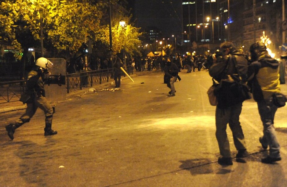 38η επέτειος του Πολυτεχνείου - πορεία - επεισόδια (ανανέωση) #22. 
