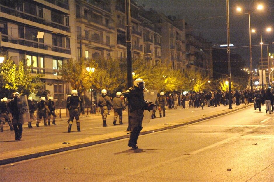 38η επέτειος του Πολυτεχνείου - πορεία - επεισόδια (ανανέωση) #25. 