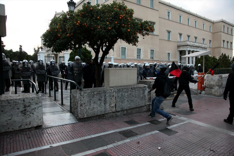 38η επέτειος του Πολυτεχνείου - πορεία - επεισόδια (ανανέωση) #35. 
