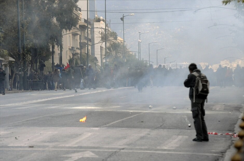38η επέτειος του Πολυτεχνείου - πορεία - επεισόδια (ανανέωση) #38. 