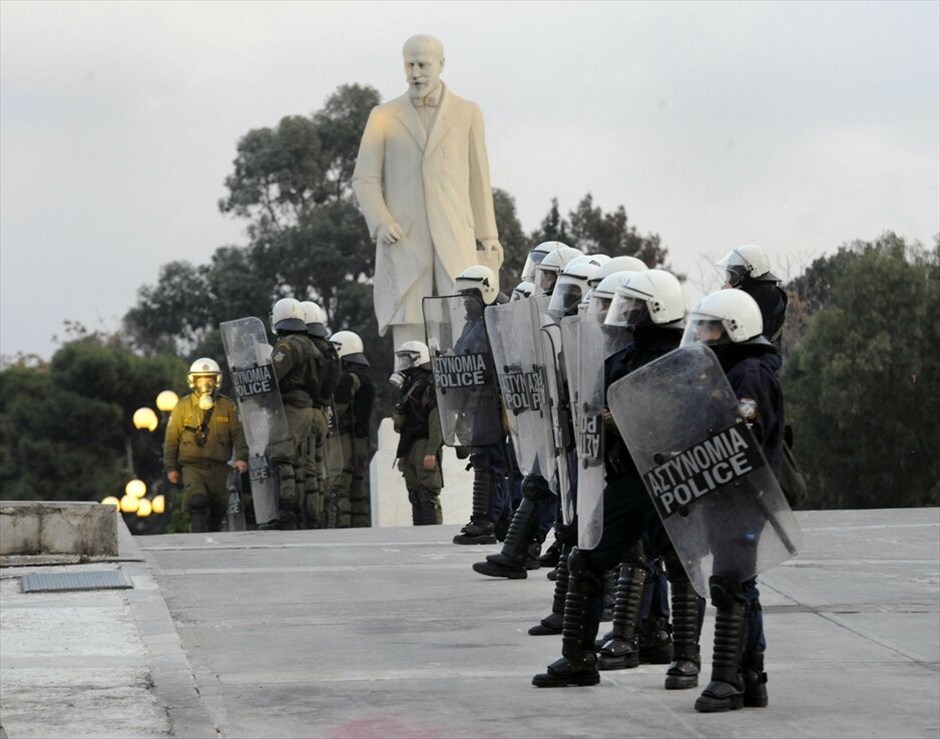 38η επέτειος του Πολυτεχνείου - πορεία - επεισόδια (ανανέωση) #39. 