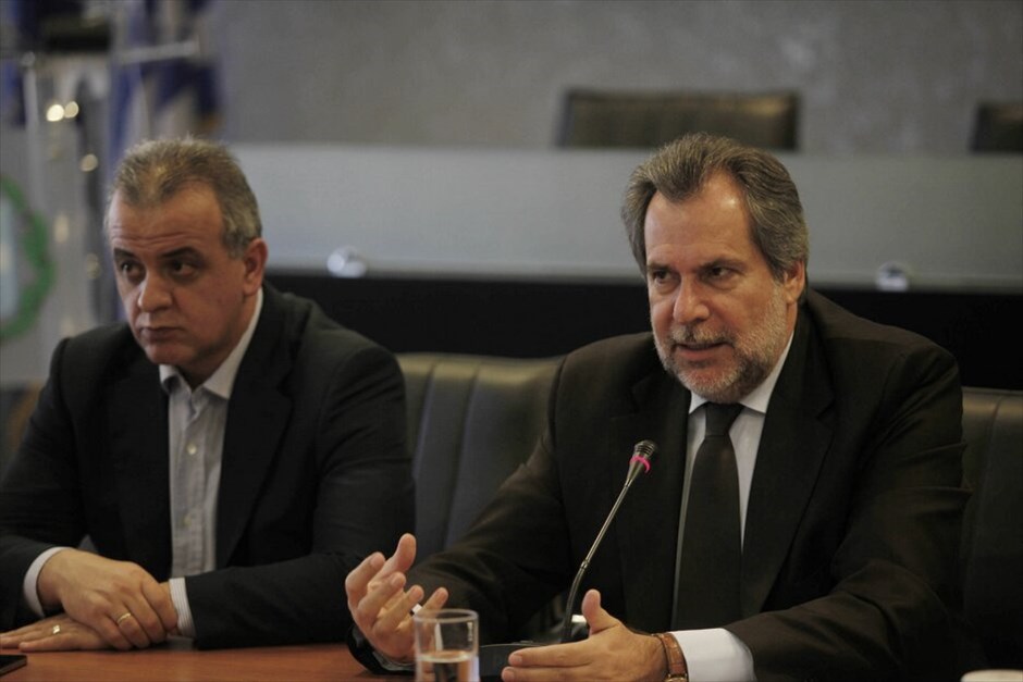 Η νέα κυβέρνηση συνεργασίας #37. Η ηγεσία του υπουργείου Προστασίας του Πολίτη δεν άλλαξε με τον κ. Χρήστο Παπουτσή να παραμένει επικεφαλής και τον κ. Μανώλη Οθωνα υφυπουργό.