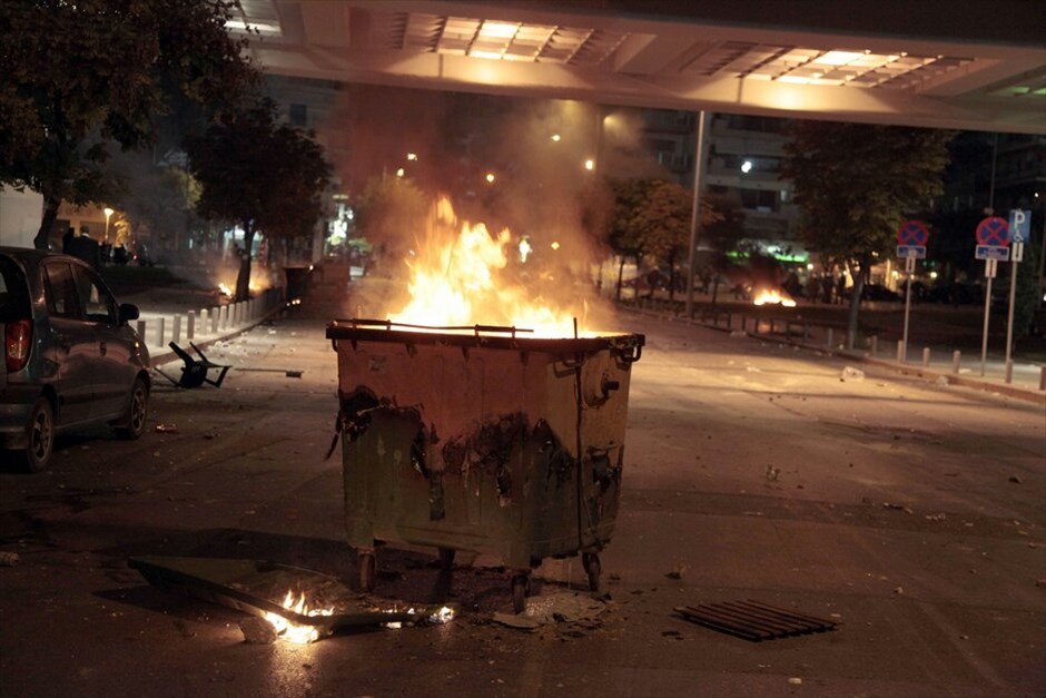 Σούπερ Λίγκα: Η όγδοη αγωνιστική #6. Σοβαρά επεισόδια σημειώθηκαν έξω από το γήπεδο της Τούμπας μιάμιση περίπου ώρα πριν την έναρξη της αναμέτρησης του ΠΑΟΚ με τον Παναθηναϊκό.