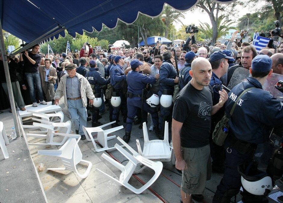 Διαμαρτυρίες και ματαιώσεις παρελάσεων σε πολλές πόλεις σε όλη την Ελλάδα #45. Επεισόδια κατά τη μαθητική παρέλαση για την Επέτειο της 28ης Οκτωβρίου στο Ηράκλειο.