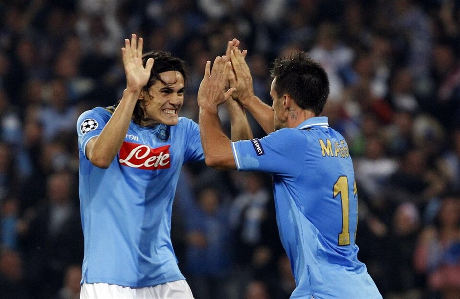 Champions League 2011-12: H τρίτη αγωνιστική της φάσης των ομίλων #5. Α’ Ομιλος: Στο πρώτο μέρος διαμορφώθηκε το αποτέλεσμα στο «Σαν Πάολο» της Νάπολι. Η Μπάγερν Μονάχου πέτυχε δύο τέρματα, αλλά το παιχνίδι έληξε ισόπαλο 1-1. Οι Βαυαροί άνοιξαν το σκορ στο 2ο λεπτό με τον Κρόος, ενώ στο 39ο λεπτό ο Μπαντστούμπερ με αυτογκόλ χάρισε τον πολύτιμο βαθμό στους Ναπολιτάνους. Η Μπάγερν έχασε έτσι την ευκαιρία να κάνει το απόλυτο «3Χ3», ενώ η Νάπολι κράτησε το αήττητο.