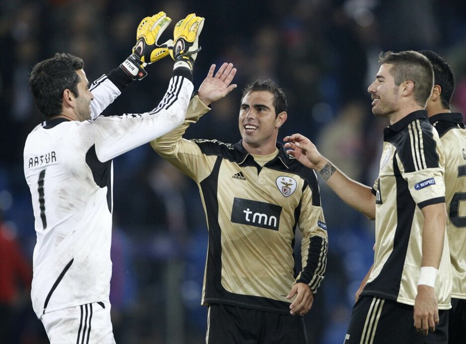 Champions League 2011-12: H τρίτη αγωνιστική της φάσης των ομίλων #29. Γ’ Ομιλος: Με πολύ καλή εμφάνιση στην Ελβετία, η Μπενφίκα πήρε το διπλό απέναντι στη Βασιλεία χάρη στα τέρματα Μπρούνο Σέζαρ (20ό λεπτό) και Καρντόσο (75ο λεπτό) και διατηρήθηκε στην πρώτη θέση του ομίλου με επτά βαθμούς.