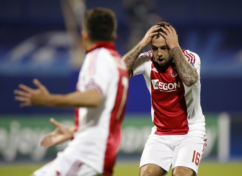 Champions League 2011-12: H τρίτη αγωνιστική της φάσης των ομίλων #37. Δ’ Ομιλος: Στο παιχνίδι της πρόκρισης στην επόμενη φάση μπήκε και ο Αγιαξ με το εκτός έδρας 2-0 επί της Ντιναμό Ζάγκρεμπ (49ο λεπτό Μπέργιγκφερ, 90ο λεπτό Ερικσεν). Ο «Αίαντας» ισοβαθμεί πλέον στη δεύτερη θέση του ομίλου με τη Λιόν, έχοντας από τέσσερις βαθμούς ο καθένας.