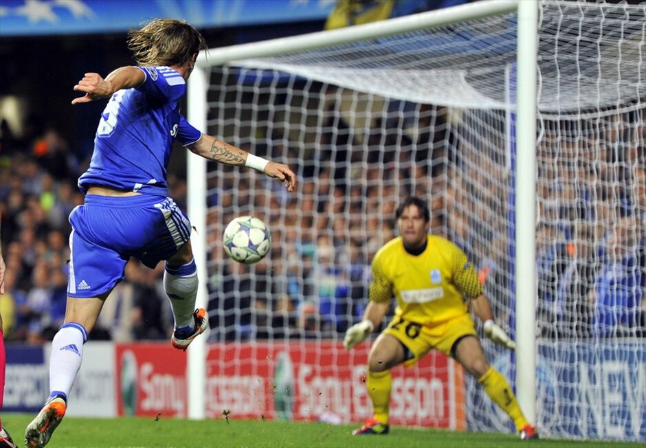 Champions League 2011-12: H τρίτη αγωνιστική της φάσης των ομίλων #40. Ε’ Ομιλος: Η Τσέλσι «καθάρισε» από νωρίς το ματς με την ουραγό του 5ου ομίλου, Γκενκ. Με δύο τέρματα Τόρες κι ένα του Μεϊρέλες στα πρώτα 27 λεπτά κι ένα λίγο πριν την εκπνοή του πρώτου μέρους με τον Ιβάνοβιτς, οι «μπλε» προηγήθηκαν 4-0 κι από κει και πέρα το παιχνίδι απέκτησε τυπική διαδικασία. Η ομάδα του Λονδίνου πέτυχε και πέμπτο γκολ με τον Καλού και με το επιβλητικό 5-0 έκανε το αποφασιστικό βήμα για την πρόκριση στην επόμενη φάση της διοργάνωσης.