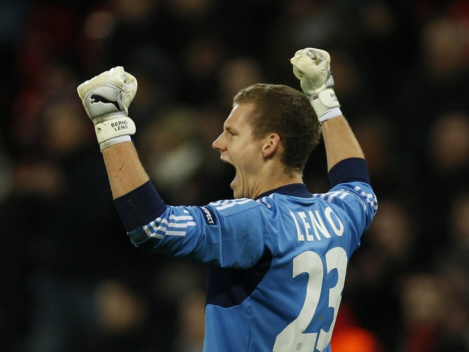 Champions League 2011-12: H τρίτη αγωνιστική της φάσης των ομίλων #47. Ε’ Ομιλος: Τεράστια νίκη, αν και βρέθηκε πίσω στο σκορ από το γκολ του Γιόνας, πέτυχε στο «Μπάι Αρίνα» η Λεβερκούζεν επί της Βαλένθια με 2-1. Τα τέρματα των Σούρλε και Σαμ μέσα σε τέσσερα λεπτά στο δεύτερο μέρος (52ο λεπτό και 56ο λεπτό) χάρισαν το «τρίποντο» στις «ασπιρίνες», που πλέον έχουν τον πρώτο λόγο για το εισιτήριο που οδηγεί στους «16».