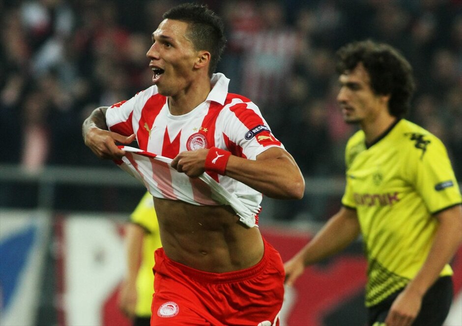 Champions League 2011-12: H τρίτη αγωνιστική της φάσης των ομίλων #49. ΣΤ’ Ομιλος: Στο παιχνίδι της πρόκρισης για τους «16» του Champions League μπήκε ξανά ο Ολυμπιακός μετά την εμφατική νίκη του με 3-1 επί της Ντόρτμουντ στο Φάληρο.
