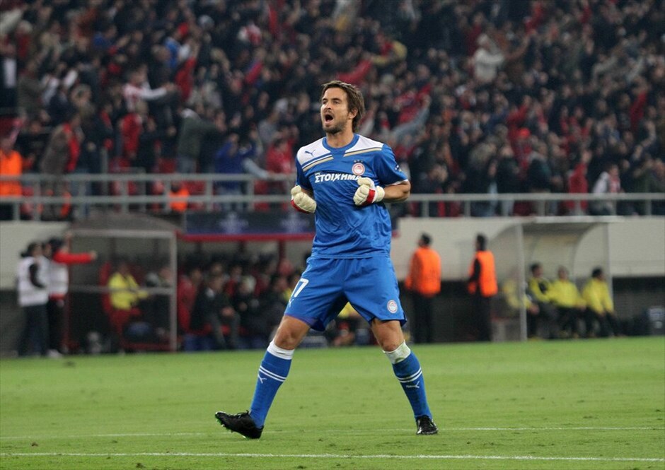 Champions League 2011-12: H τρίτη αγωνιστική της φάσης των ομίλων #51. ΣΤ’ Ομιλος: Στο παιχνίδι της πρόκρισης για τους «16» του Champions League μπήκε ξανά ο Ολυμπιακός μετά την εμφατική νίκη του με 3-1 επί της Ντόρτμουντ στο Φάληρο.