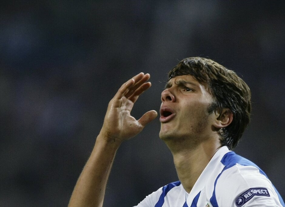 Champions League 2011-12: H τρίτη αγωνιστική της φάσης των ομίλων #61. Ζ’ Ομιλος: Τρελαίνει κόσμο με την εξαιρετική του πορεία ο ΑΠΟΕΛ. Η κυπριακή ομάδα έμεινε όρθια και μέσα στο «Ντραγκάο» επί της Πόρτο (1-1) και διατηρήθηκε στην κορυφή του ομίλου, έστω και με βραχεία κεφαλή από τους «δράκους» και τη Ζενίτ Αγίας Πετρούπολης.