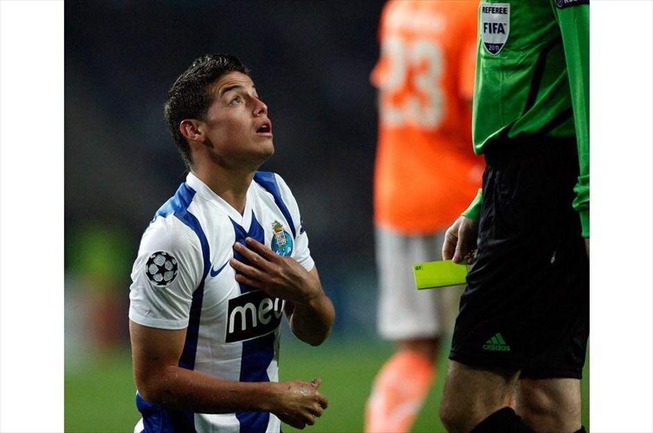 Champions League 2011-12: H τρίτη αγωνιστική της φάσης των ομίλων #62. Ζ’ Ομιλος: Τρελαίνει κόσμο με την εξαιρετική του πορεία ο ΑΠΟΕΛ. Η κυπριακή ομάδα έμεινε όρθια και μέσα στο «Ντραγκάο» επί της Πόρτο (1-1) και διατηρήθηκε στην κορυφή του ομίλου, έστω και με βραχεία κεφαλή από τους «δράκους» και τη Ζενίτ Αγίας Πετρούπολης. EPA/JOSE COELHO