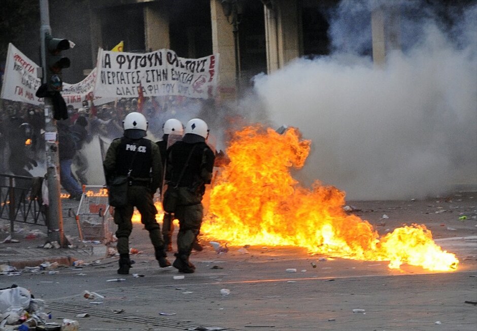 Ταραχές για δεύτερη ημέρα στο κέντρο της Αθήνας #10. PHASMA/Γ.ΝΙΚΟΛΑΙΔΗΣ