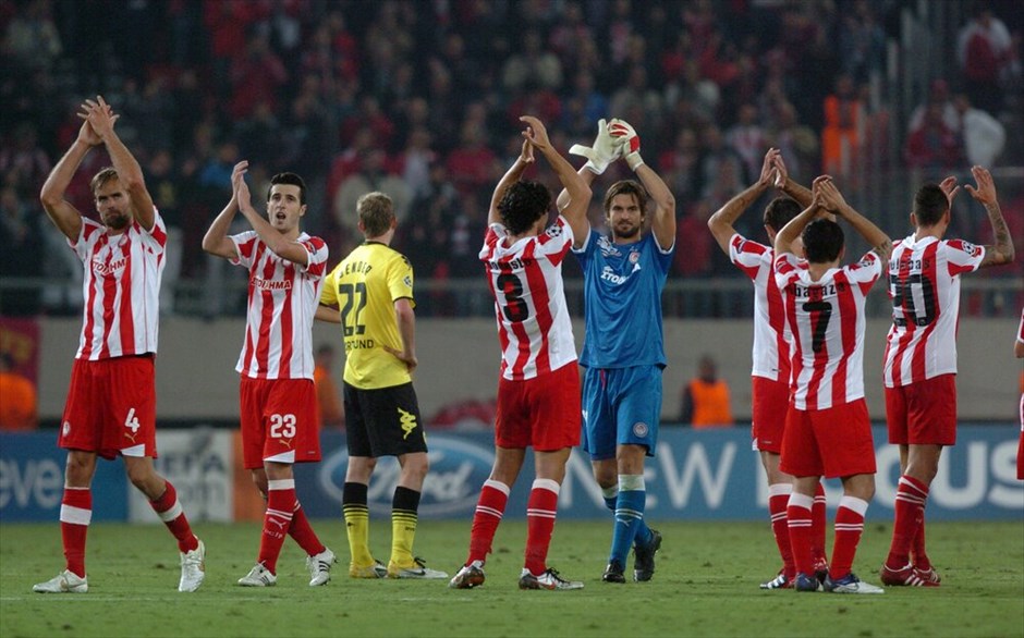 Champions League: Στιγμές από τον αγώνα Ολυμπιακός - Ντόρτμουντ #1. Στο παιχνίδι της πρόκρισης για τους «16» του Champions League μπήκε ξανά ο Ολυμπιακός μετά την εμφατική νίκη του με 3-1 επί της Ντόρτμουντ στο Φάληρο.