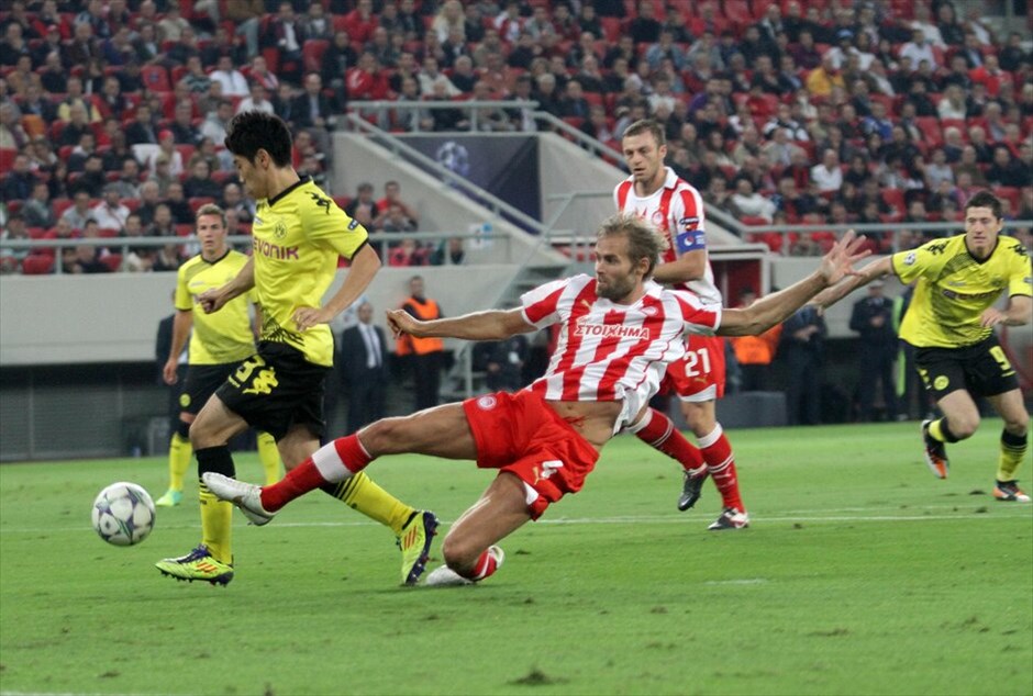 Champions League: Στιγμές από τον αγώνα Ολυμπιακός - Ντόρτμουντ #9. Στο παιχνίδι της πρόκρισης για τους «16» του Champions League μπήκε ξανά ο Ολυμπιακός μετά την εμφατική νίκη του με 3-1 επί της Ντόρτμουντ στο Φάληρο.