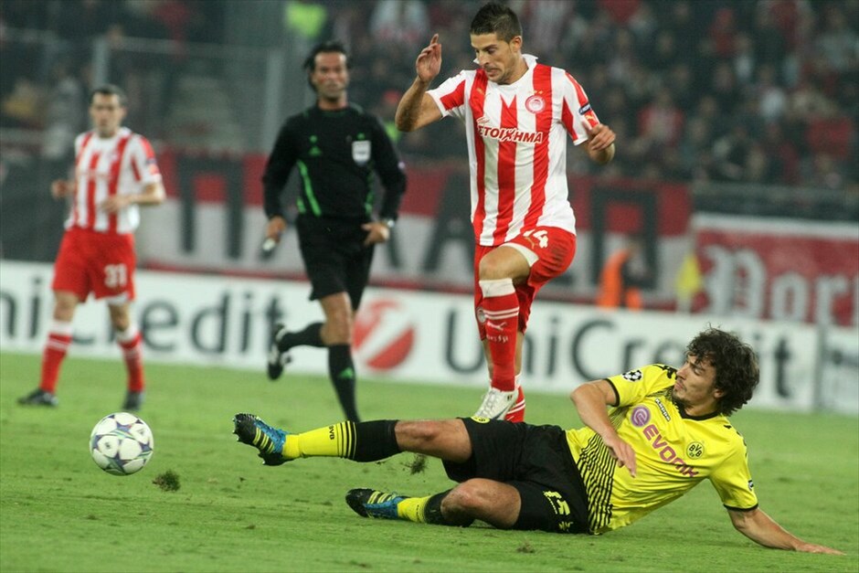 Champions League: Στιγμές από τον αγώνα Ολυμπιακός - Ντόρτμουντ #12. Στο παιχνίδι της πρόκρισης για τους «16» του Champions League μπήκε ξανά ο Ολυμπιακός μετά την εμφατική νίκη του με 3-1 επί της Ντόρτμουντ στο Φάληρο.