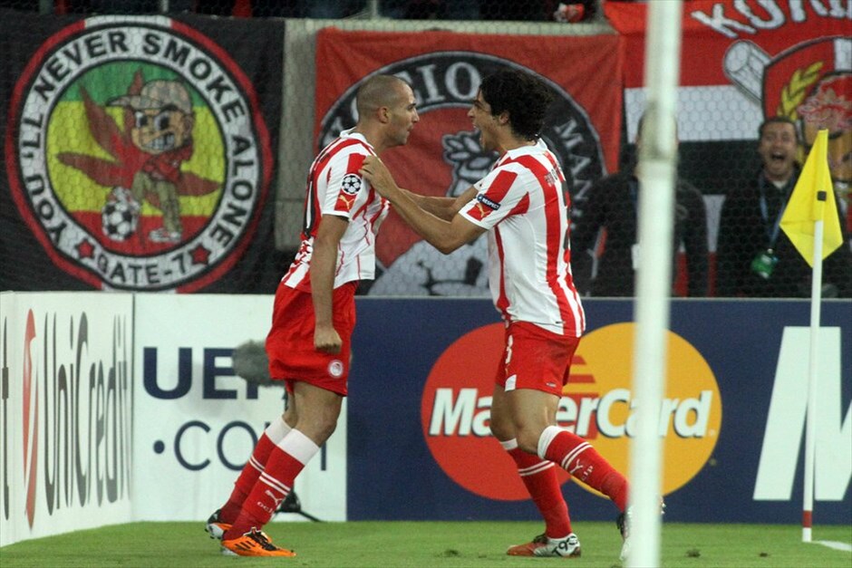 Champions League: Στιγμές από τον αγώνα Ολυμπιακός - Ντόρτμουντ #15. Στο παιχνίδι της πρόκρισης για τους «16» του Champions League μπήκε ξανά ο Ολυμπιακός μετά την εμφατική νίκη του με 3-1 επί της Ντόρτμουντ στο Φάληρο.