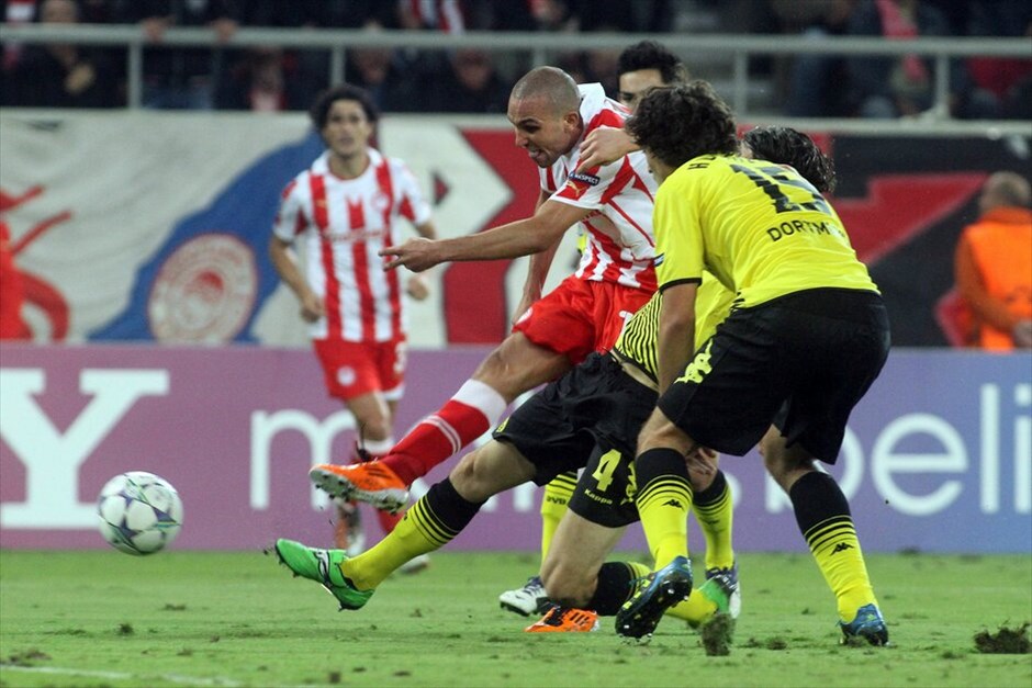 Champions League: Στιγμές από τον αγώνα Ολυμπιακός - Ντόρτμουντ #25. Στο παιχνίδι της πρόκρισης για τους «16» του Champions League μπήκε ξανά ο Ολυμπιακός μετά την εμφατική νίκη του με 3-1 επί της Ντόρτμουντ στο Φάληρο.