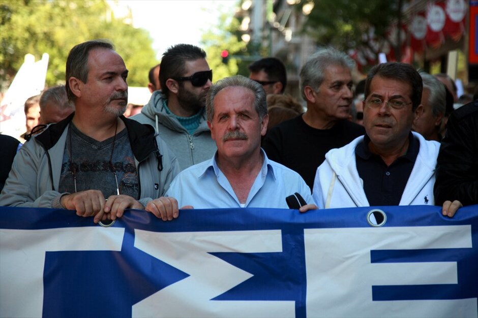 Πορεία στο κέντρο της Αθήνας #23. Ιδιαίτερα μαζική είναι η συμμετοχή των πολιτών στις απεργιακές συγκεντρώσεις και πορείες που είναι σε εξέλιξη στο κέντρο της Αθήνας, στο πλαίσιο των κινητοποιήσεων ΓΣΕΕ - ΑΔΕΔΥ και ΠΑΜΕ ενάντια στο πολυνομοσχέδιο.