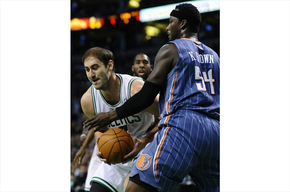 Οι 15 πιο ηχηρές φετινές μεταγραφές παικτών NBA στην Ευρώπη #7. Επιστροφή στην Ευρώπη μετά από επτά χρόνια για τον Νέναντ Κρστιτς. Ο 28χρονος Σερβος σέντερ, μετά τη λήξη του συμβολαίου του με τους Μπόστον Σέλτικς και ελέω «λοκ άουτ» αποφάσισε να επιλέξει την Ευρώπη για να συνεχίσει την καριέρα του και την ΤΣΣΚΑ, η οποία θα δαπανήσει έξι εκατ. ευρώ για να τον έχει στο δυναμικό της τα επόμενα δύο χρόνια. EPA/CJ GUNTHER