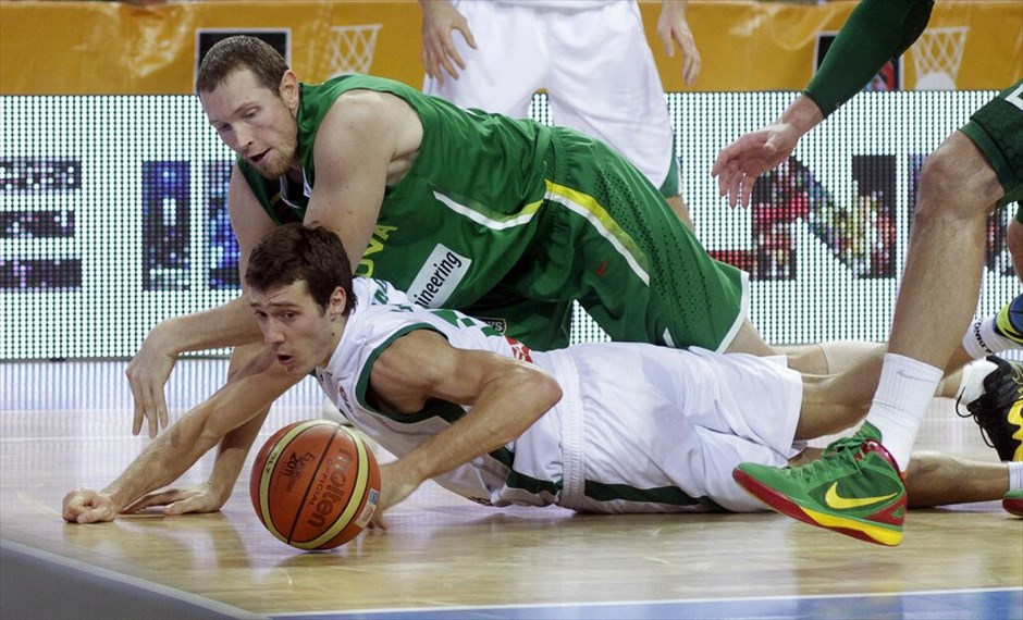 Οι 15 πιο ηχηρές φετινές μεταγραφές παικτών NBA στην Ευρώπη #10. Η Τουρκία και η Γαλατασαράι θα είναι ο επόμενος σταθμός στην καριέρα του Ντάριους Σονγκάιλα. Ο Λιθουανός πάουερ φόργουορντ/σέντερ μετά από οκτώ χρόνια στο NBA υπέγραψε συμβόλαιο μονοετούς διάρκειας με την Τουρκική ομάδα χωρίς όρο για επιστροφή στο NBA ενώ θα εισπράξει 1,5 εκατ. δολάρια. Ο 33χρονος Σονγκάιλα προέρχεται από μία όχι και τόσο καλή σεζόν στους Σίξερς καθώς αγωνίστηκε μόλις σε 10 παιχνίδια.