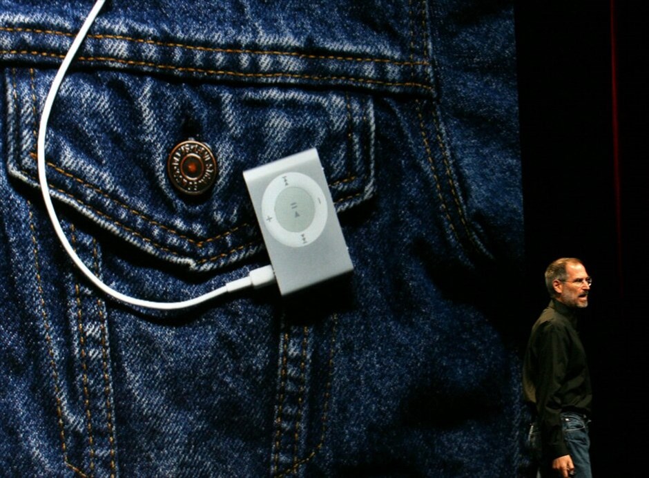 Στιβ Τζομπς: 1955 - 2011 #10. Το 2005 παρουσιάστηκαν τα iPod Shuffle και Nano.