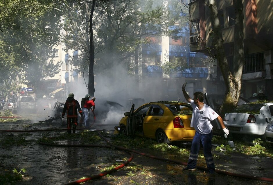 Αγκυρα: Ισχυρή έκρηξη στο κέντρο της πόλης #8. Ισχυρή έκρηξη συγκλόνισε το κέντρο της Αγκυρας. Πολλοί άνθρωποι έχουν τραυματιστεί, ενώ συγκεχυμένες είναι οι πληροφορίες για το αν υπάρχουν νεκροί. Σύμφωνα με τα τοπικά μέσα ενημέρωσης τουλάχιστον δύο άνθρωποι έχασαν τη ζωή τους και 10 τραυματίστηκαν.