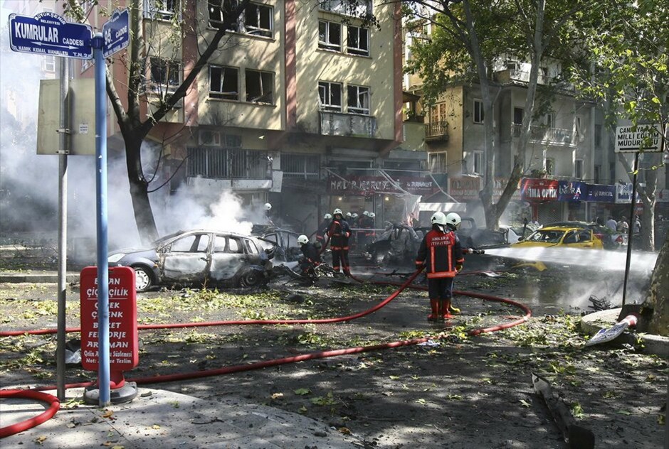 Αγκυρα: Ισχυρή έκρηξη στο κέντρο της πόλης #10. Ισχυρή έκρηξη συγκλόνισε το κέντρο της Αγκυρας. Πολλοί άνθρωποι έχουν τραυματιστεί, ενώ συγκεχυμένες είναι οι πληροφορίες για το αν υπάρχουν νεκροί. Σύμφωνα με τα τοπικά μέσα ενημέρωσης τουλάχιστον δύο άνθρωποι έχασαν τη ζωή τους και 10 τραυματίστηκαν.