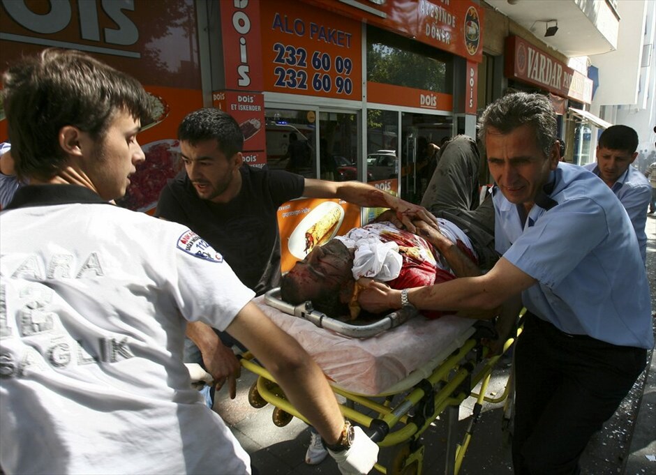 Αγκυρα: Ισχυρή έκρηξη στο κέντρο της πόλης #11. Ισχυρή έκρηξη συγκλόνισε το κέντρο της Αγκυρας. Πολλοί άνθρωποι έχουν τραυματιστεί, ενώ συγκεχυμένες είναι οι πληροφορίες για το αν υπάρχουν νεκροί. Σύμφωνα με τα τοπικά μέσα ενημέρωσης τουλάχιστον δύο άνθρωποι έχασαν τη ζωή τους και 10 τραυματίστηκαν.