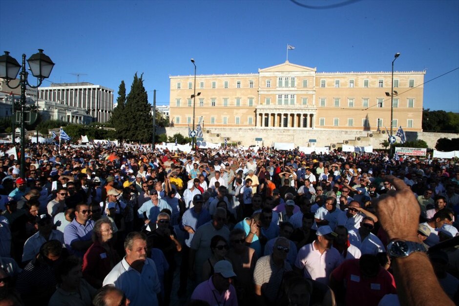 Συγκέντρωση διαμαρτυρίας ιδιοκτητών ταξί στο Σύνταγμα #1. 