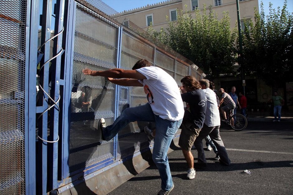 Συγκέντρωση διαμαρτυρίας ιδιοκτητών ταξί στο Σύνταγμα #9. 